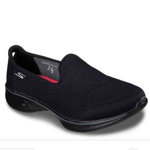 Skechers GOwalk 4 - Pursuit. Black, Size 6